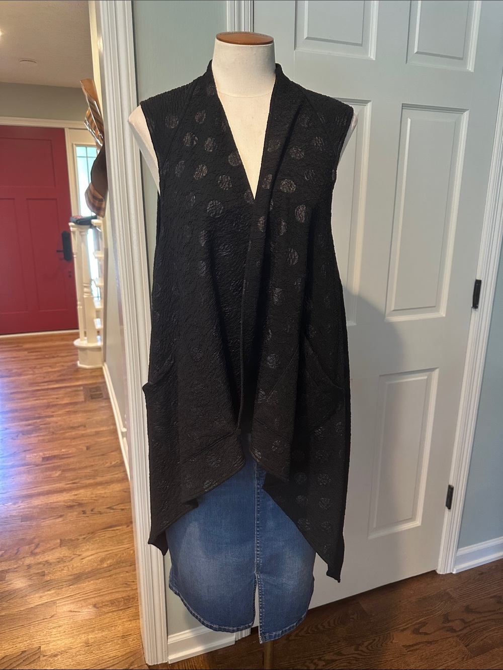 IC Collection by Connie K Sleeveless Draped Open Front Black Dot Texture Vest